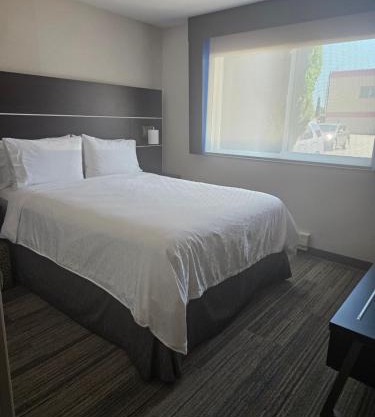 Holiday Inn Express Hotels Suites Burlington Ihg Hotel 